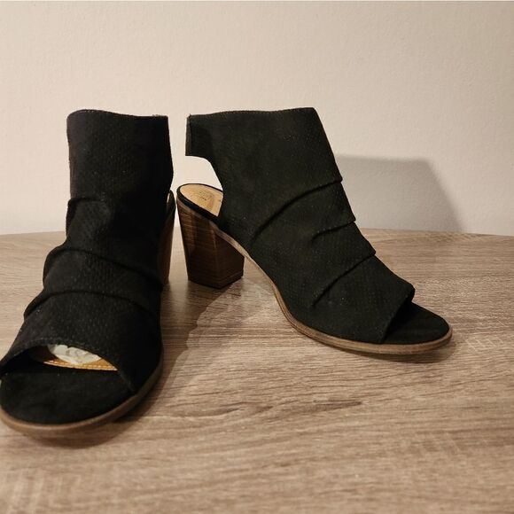 TIME AND TRU WOMEN'S BLACK MEMORY FOAM SANDALS SIZE 7 1/2 WOMEN HEEL SHOE - Picture 2 of 4